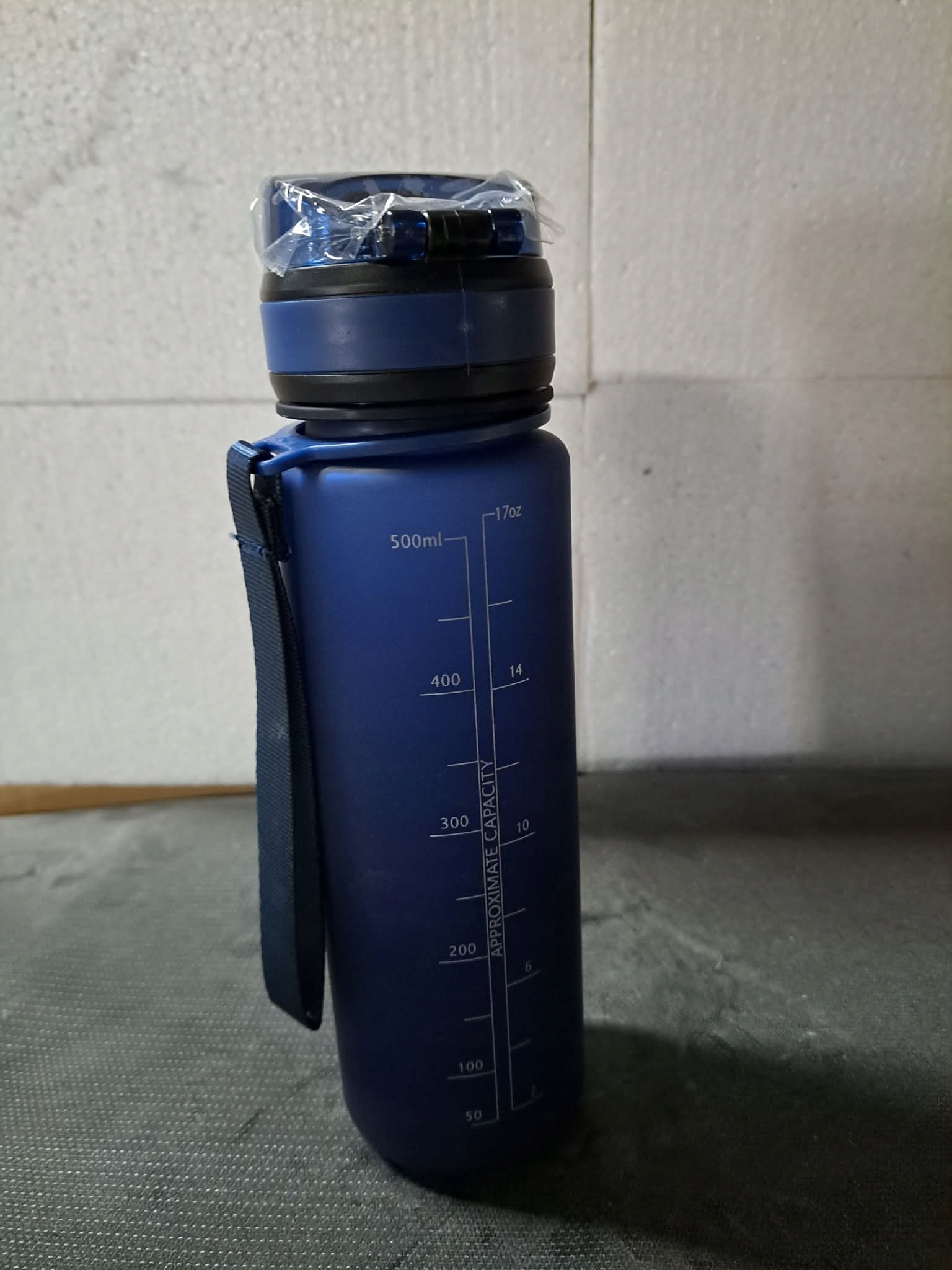 Bidon sportowy na wodę 500ml z blokadą i podziałką motywacyjną BPA FREE — zdjęcie 5