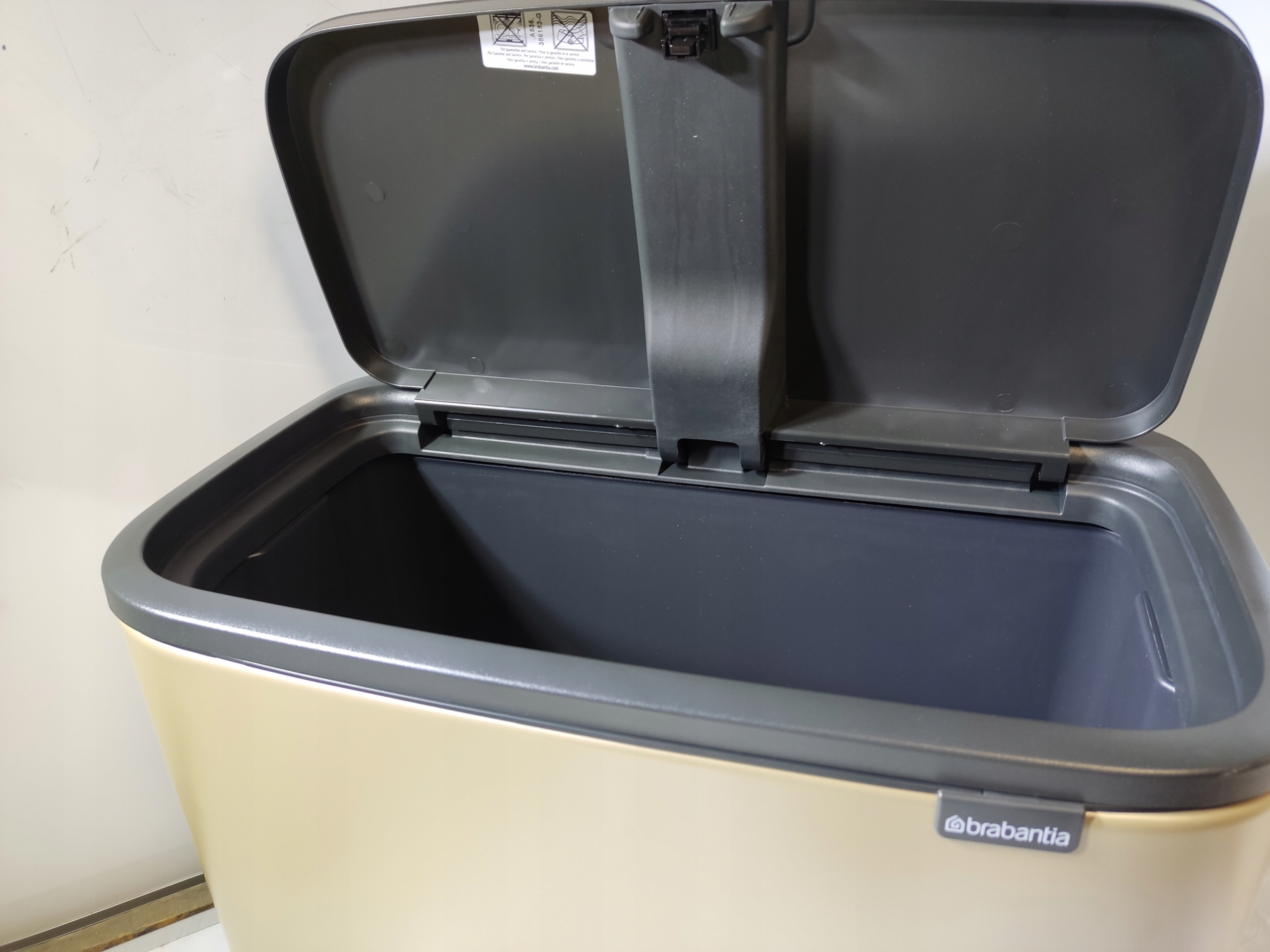 Brabantia Bo Touch Bin Kosz na śmieci 36L Stalowy Soft Touch Segregacja — zdjęcie 4