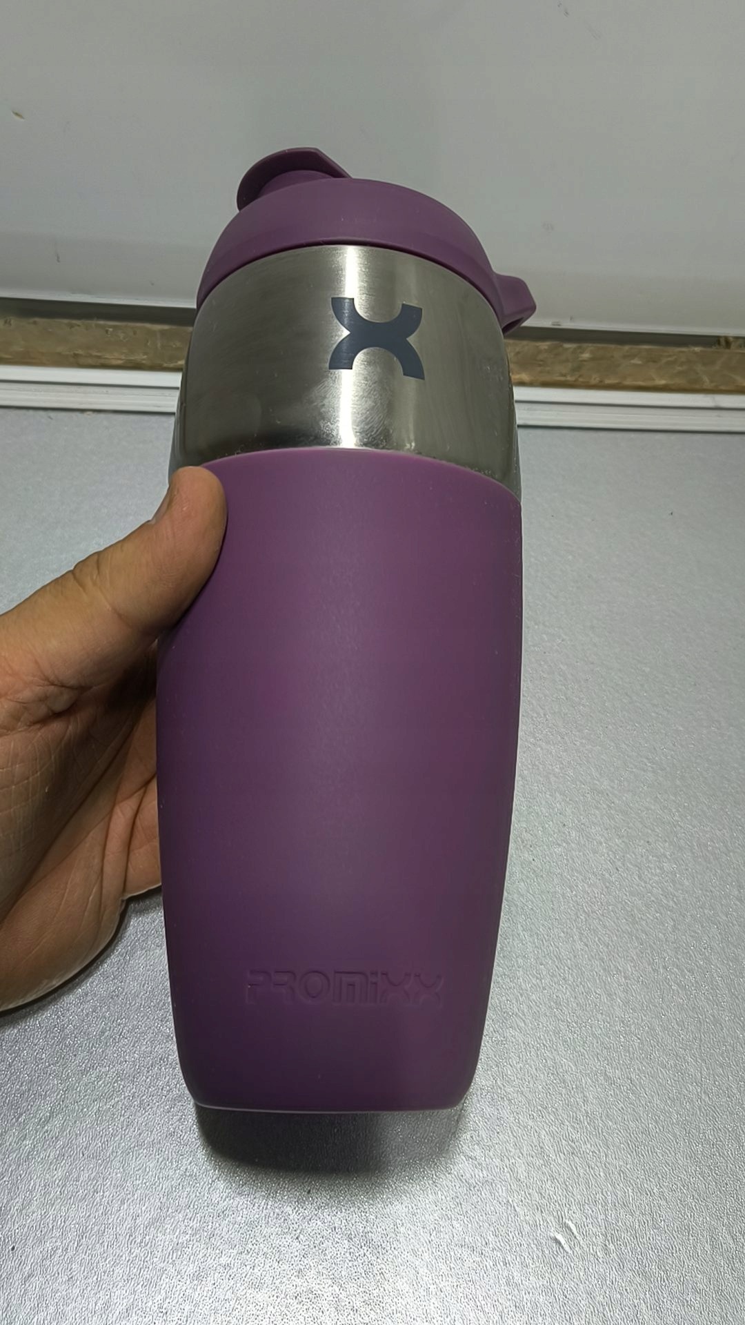 PROMiXX izolowana butelka na wodę ze stali nierdzewnej 550 ml — zdjęcie 4
