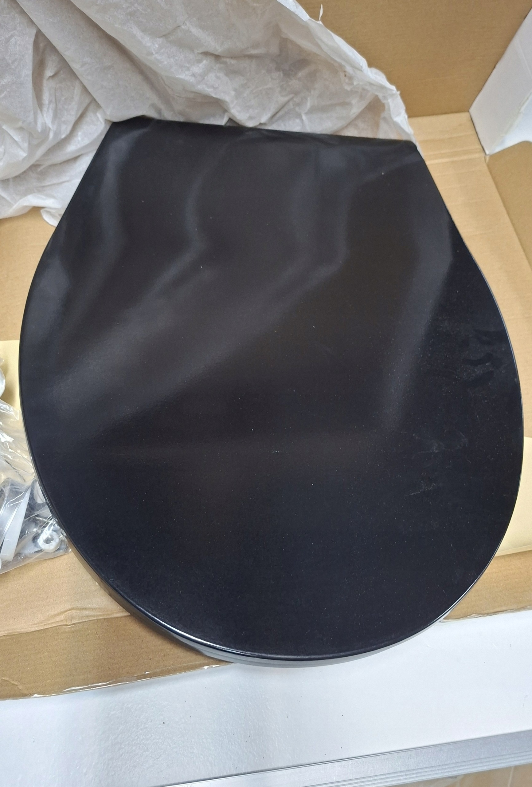 Deska sedesowa SCHÜTTE czarna wolnoopadająca duroplast 175 kg — zdjęcie 4