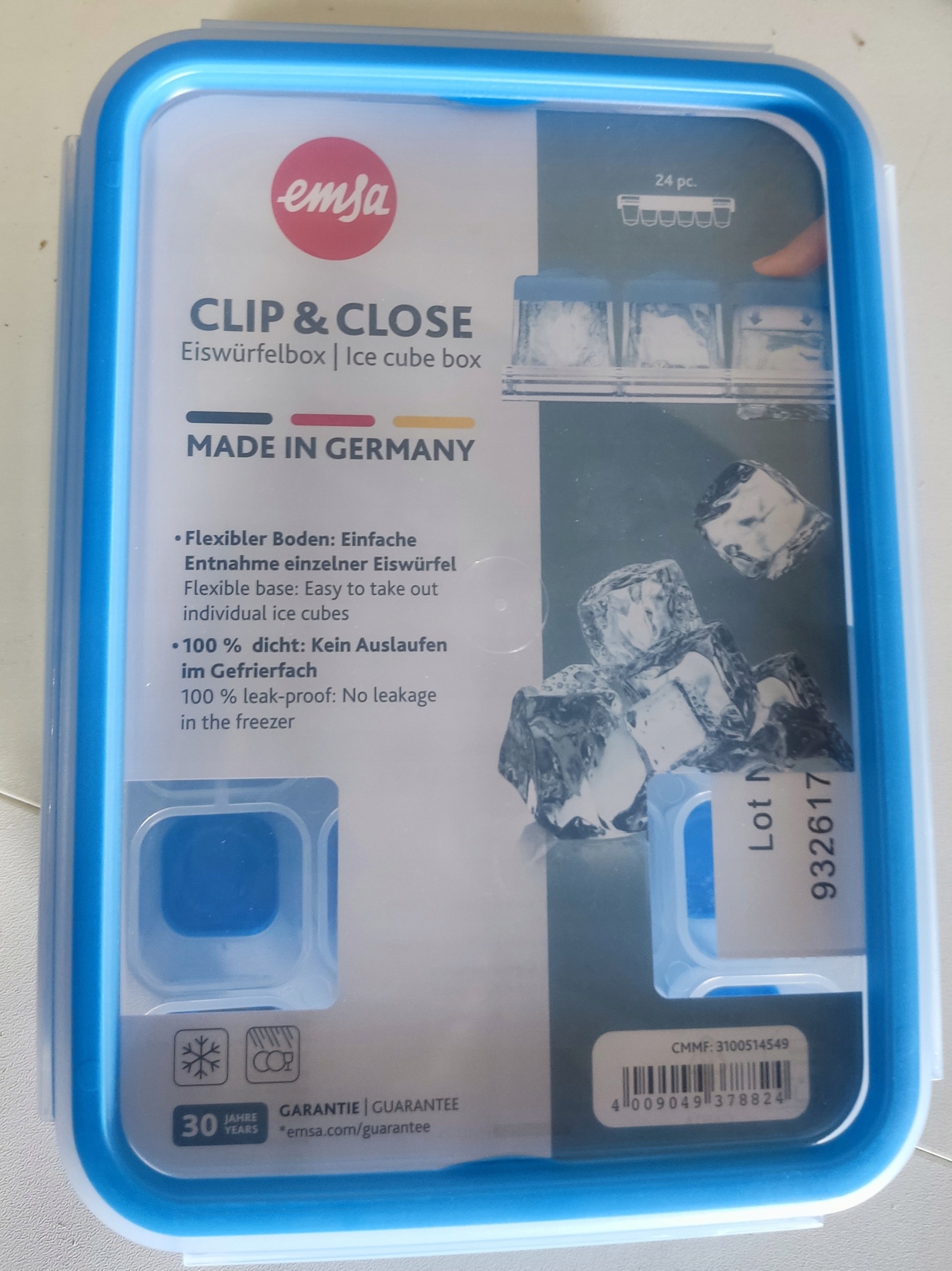 Emsa Clip & Close pojemnik foremka do kostek lodu 24 kostki z pokrywą — zdjęcie 3