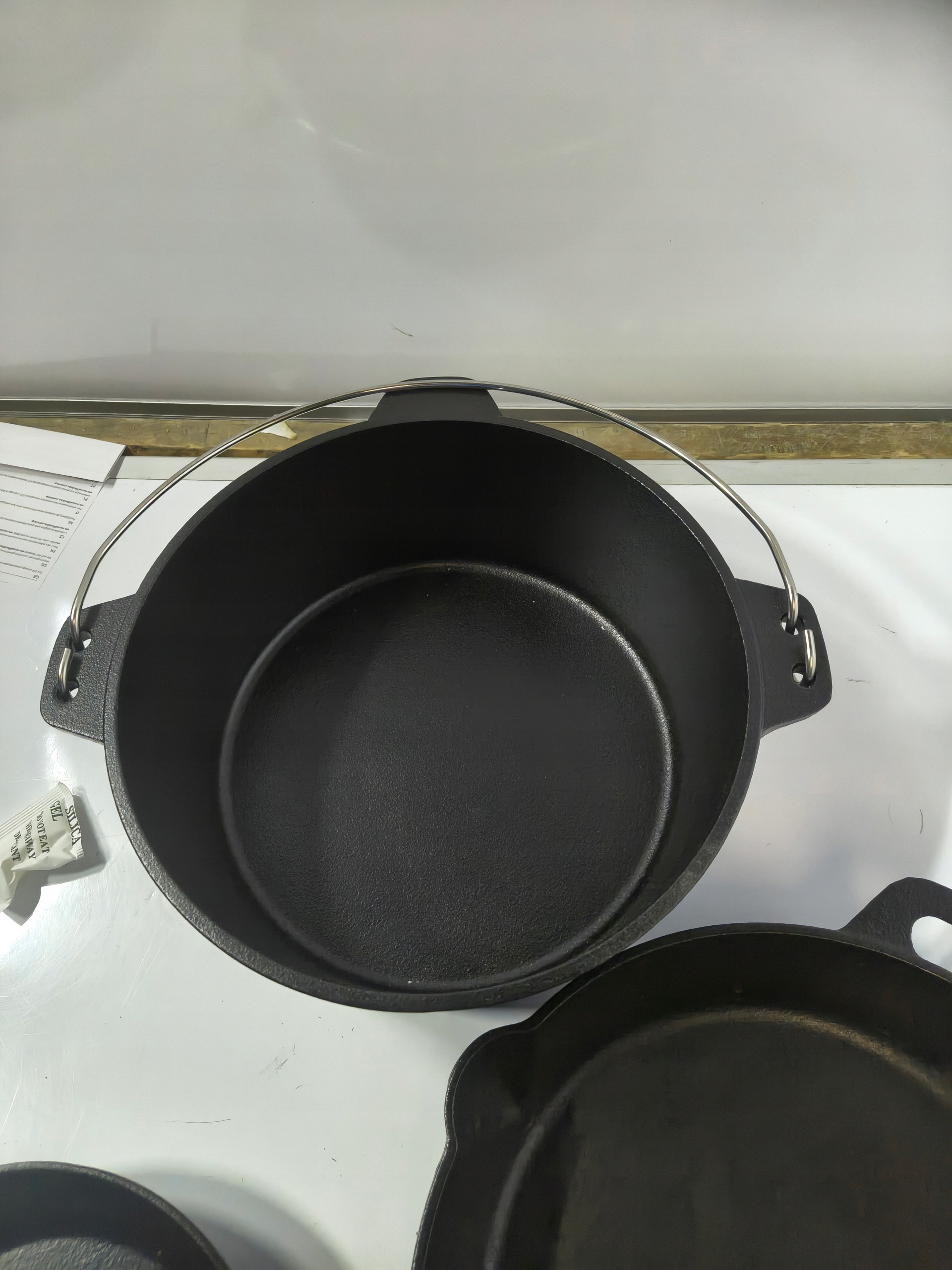 Zestaw naczyń żeliwnych Amazon Basics 5 elementów patelnie garnek grill — zdjęcie 3