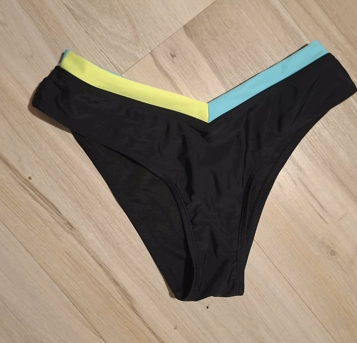 CUPSHE Bikini Damskie Czarne Dwukolorowe Strój Kąpielowy XS — zdjęcie 3