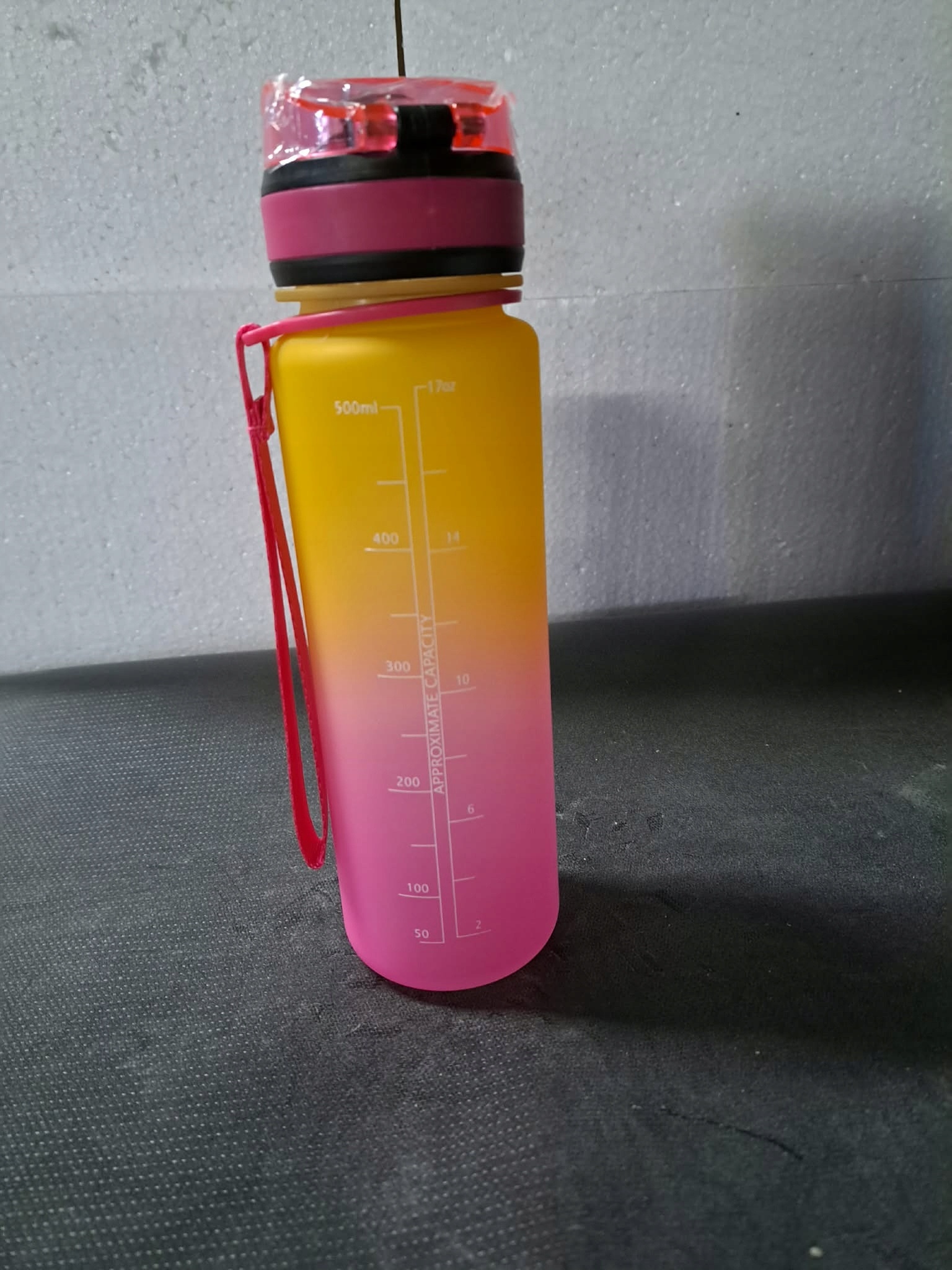 Bidon sportowy na wodę 500ml z blokadą i podziałką motywacyjną BPA FREE — zdjęcie 4