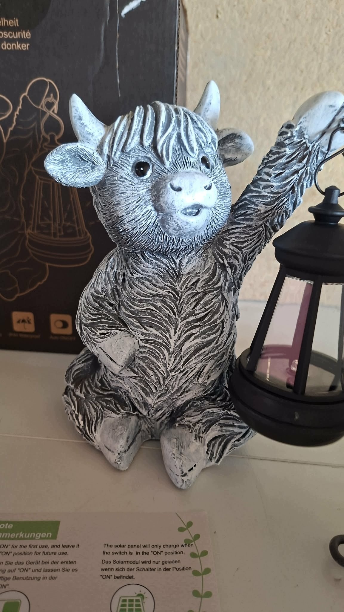 Figurka Solarna Krowa Highland z Lampionem LED Dekoracja Ogrodowa 20 cm — zdjęcie 5