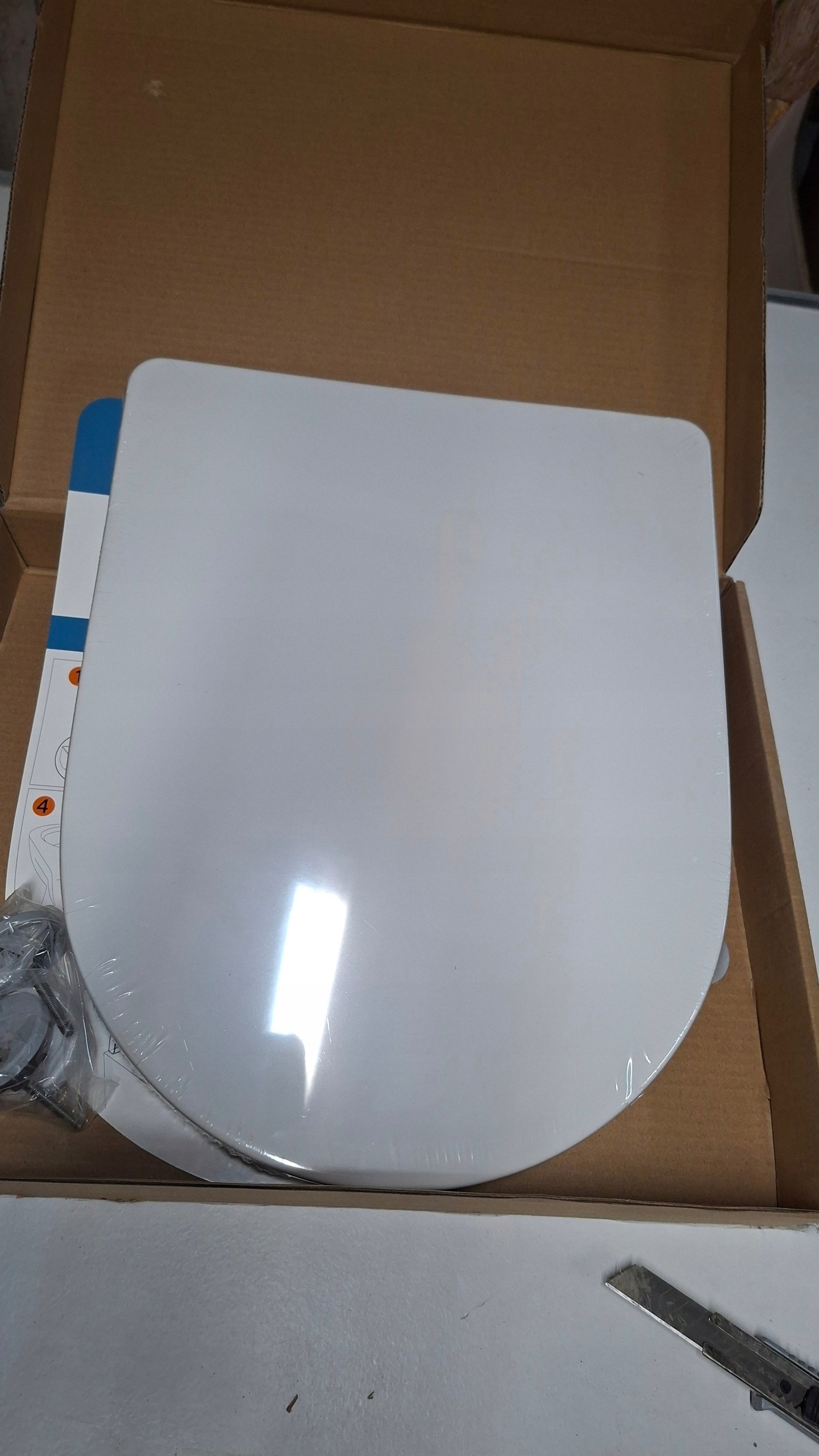Deska sedesowa YEAHUP PRO P4016 biała WC Quick Release wolnoopadająca 175kg — zdjęcie 4