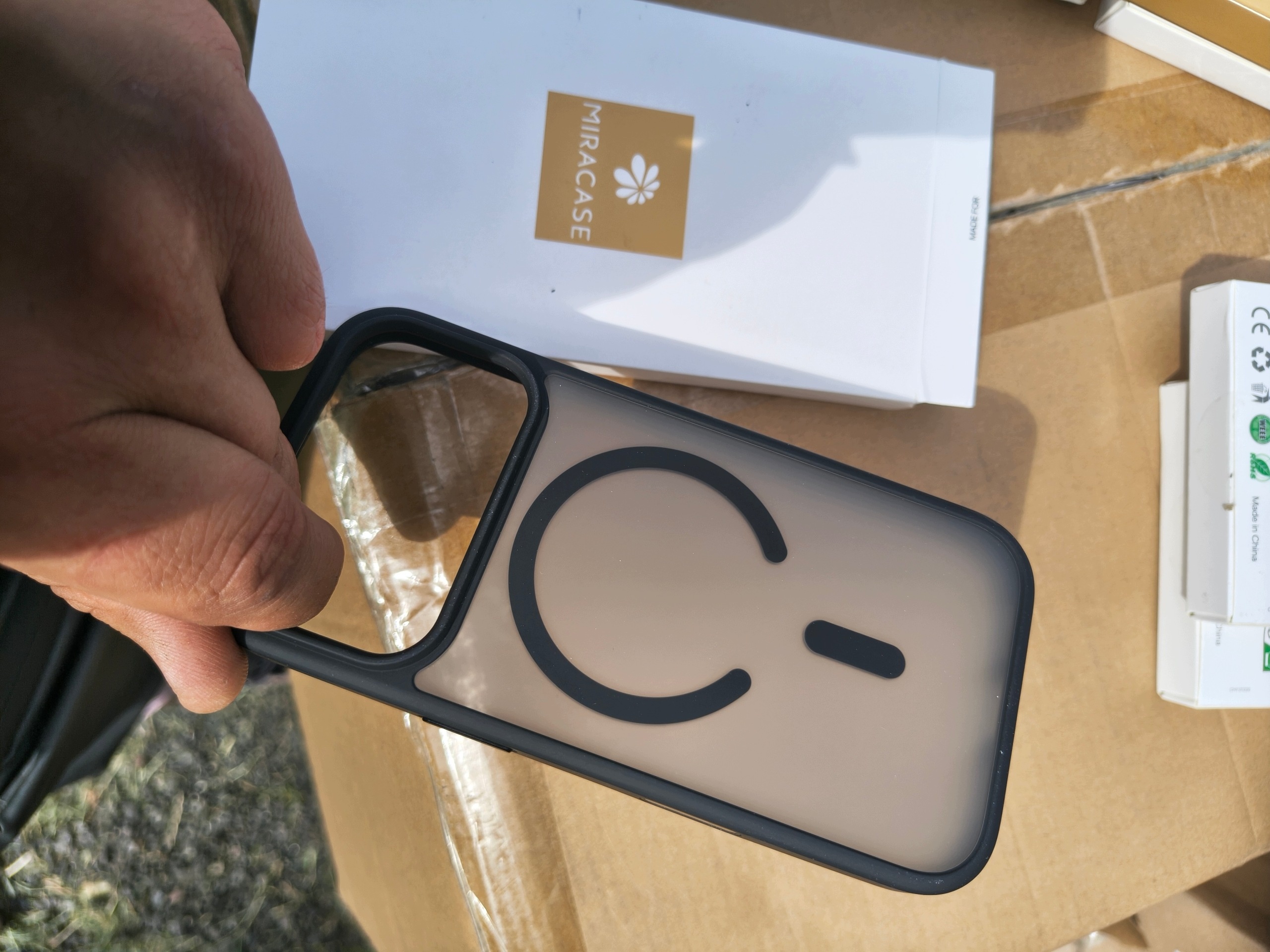 Etui MIRACASE MagSafe do iPhone 17 Pro Czarne Półprzezroczyste Case — zdjęcie 6