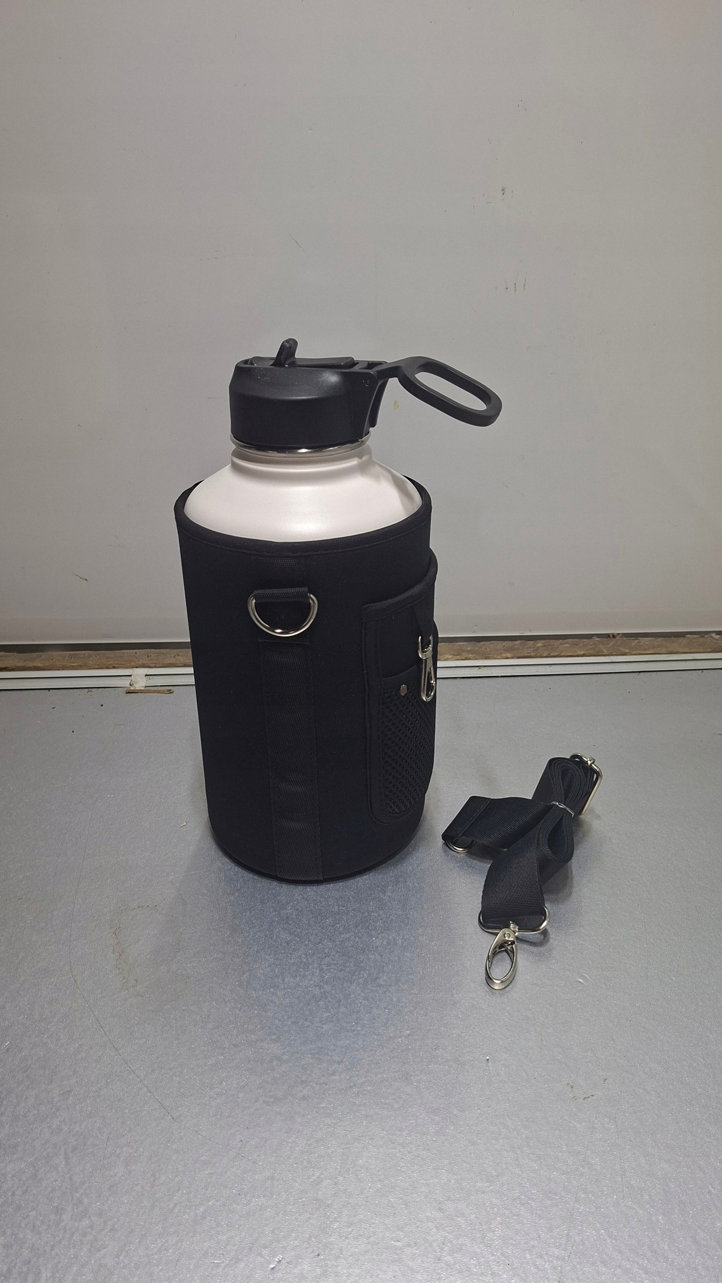 Coolflask izolowana butelka na wodę Glacier 64 oz ml — zdjęcie 5
