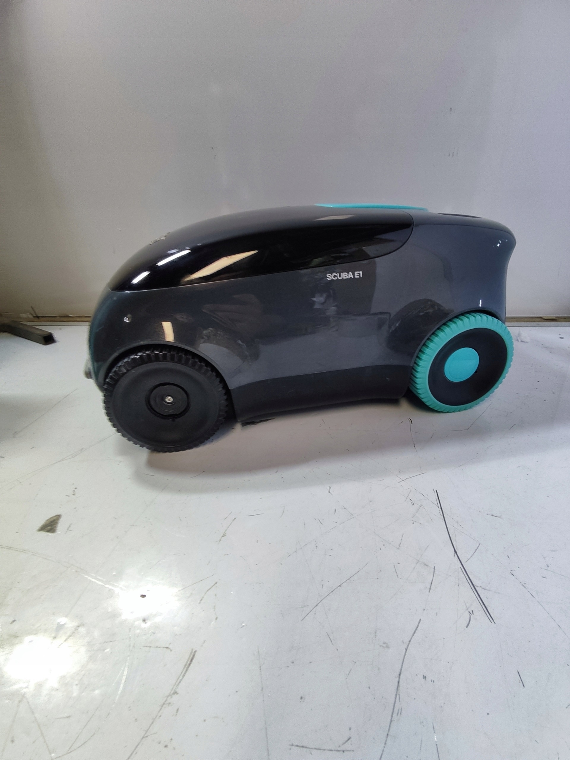 Robot do czyszczenia basenów Aiper Scuba E1 — zdjęcie 11