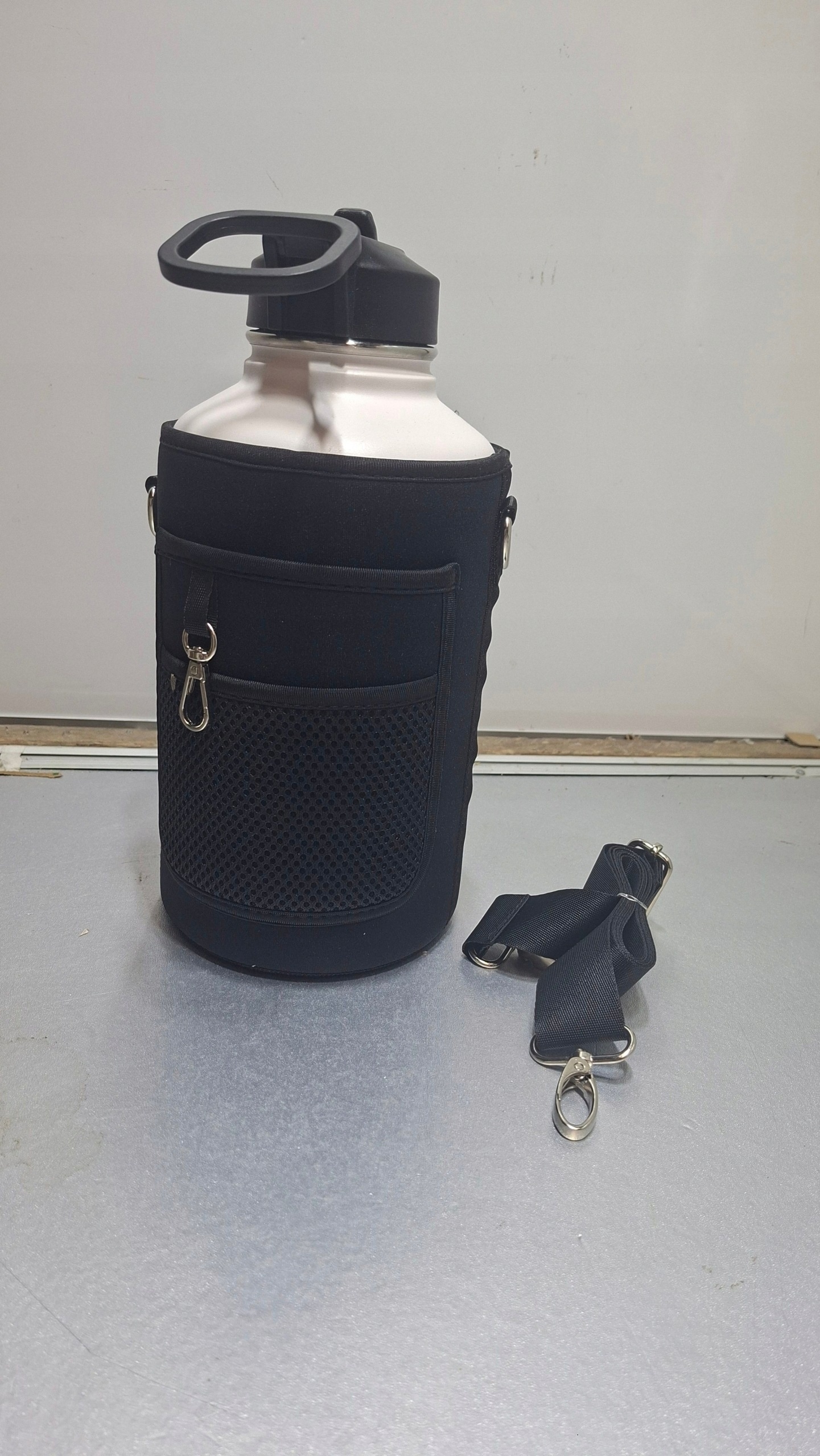Coolflask izolowana butelka na wodę Glacier 64 oz ml — zdjęcie 4
