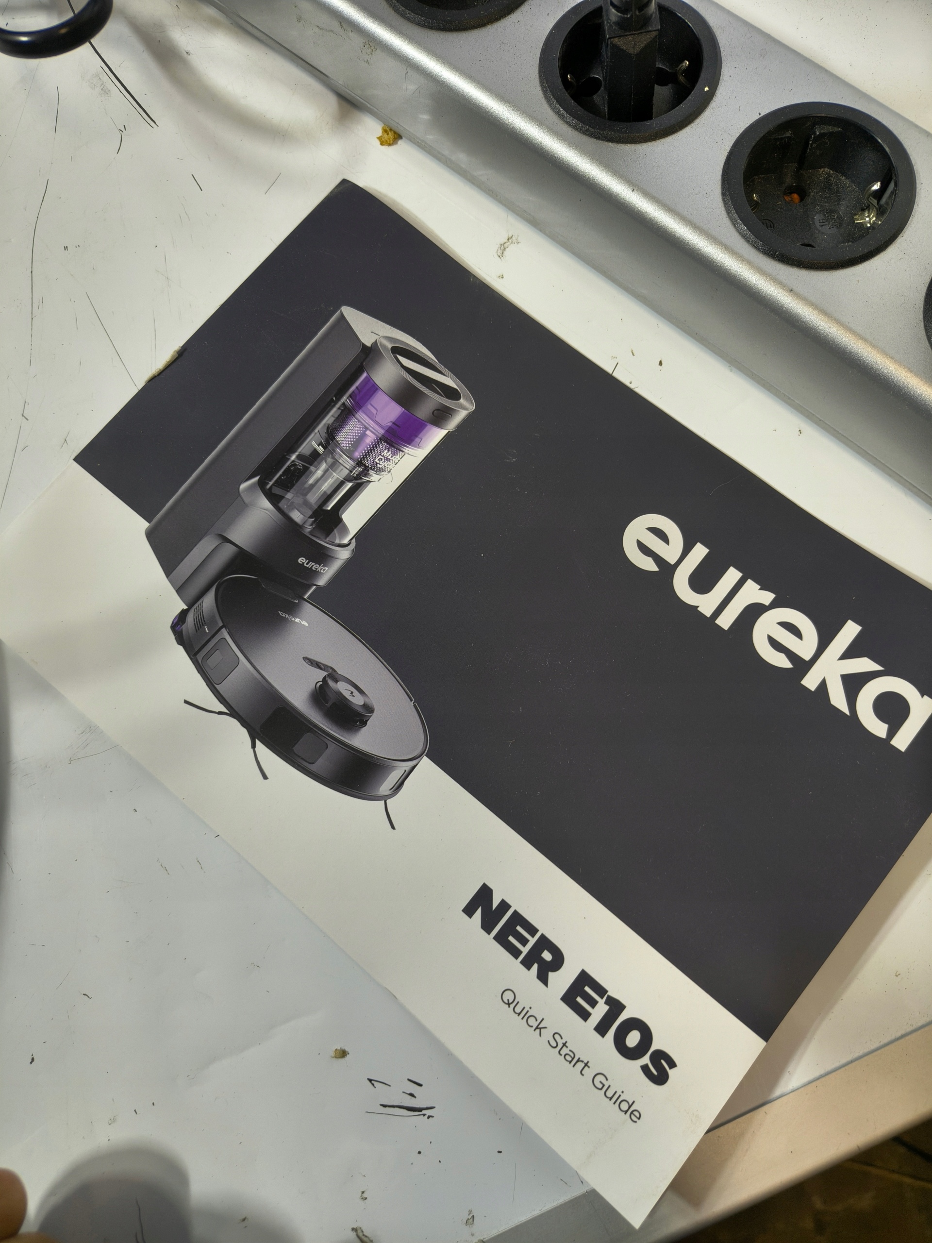 Robot sprzątający Eureka NERE10S czarny Mopujący Stacja opróżniająca — zdjęcie 4