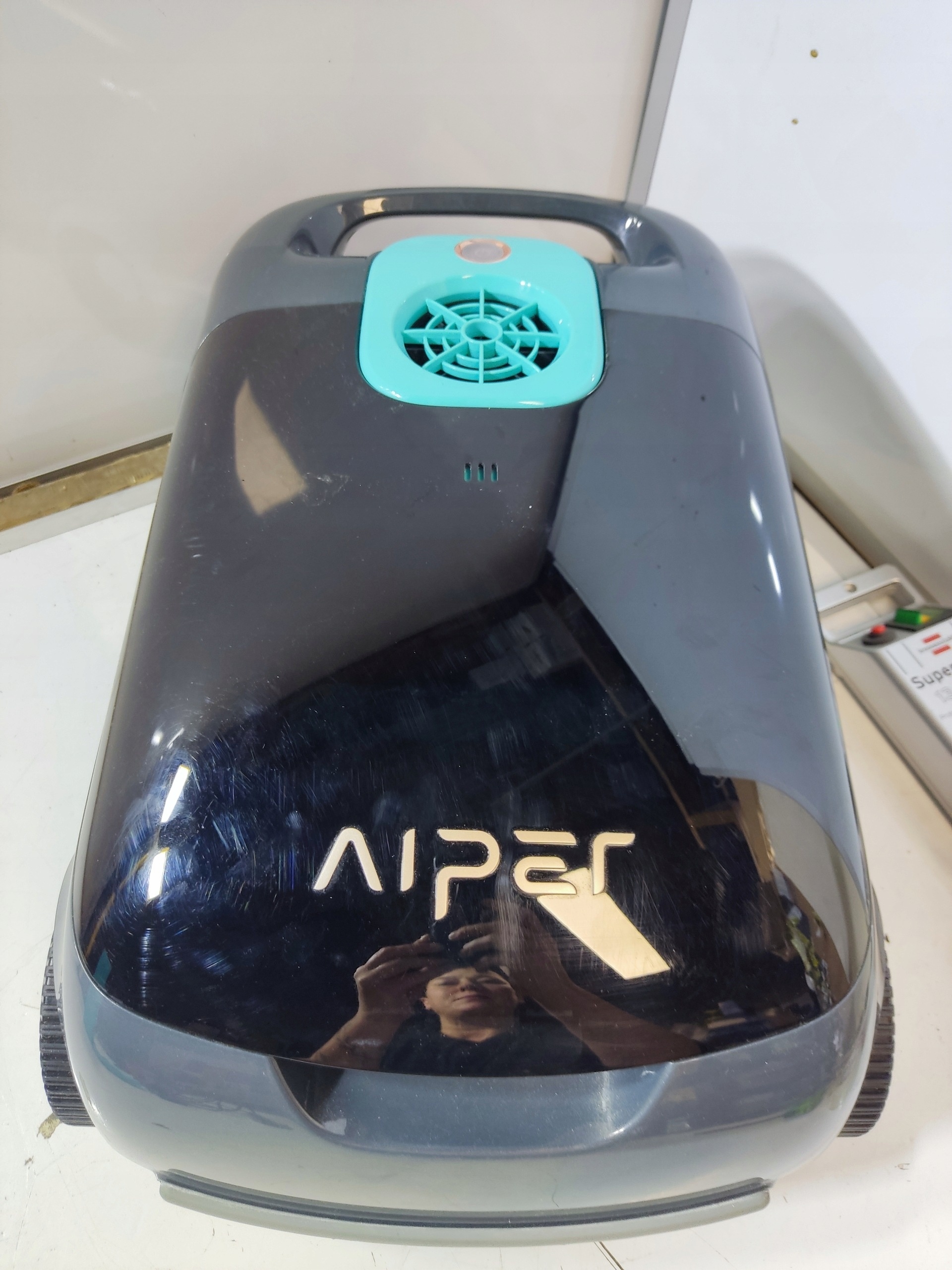 Robot do czyszczenia basenów Aiper Scuba E1 — zdjęcie 7