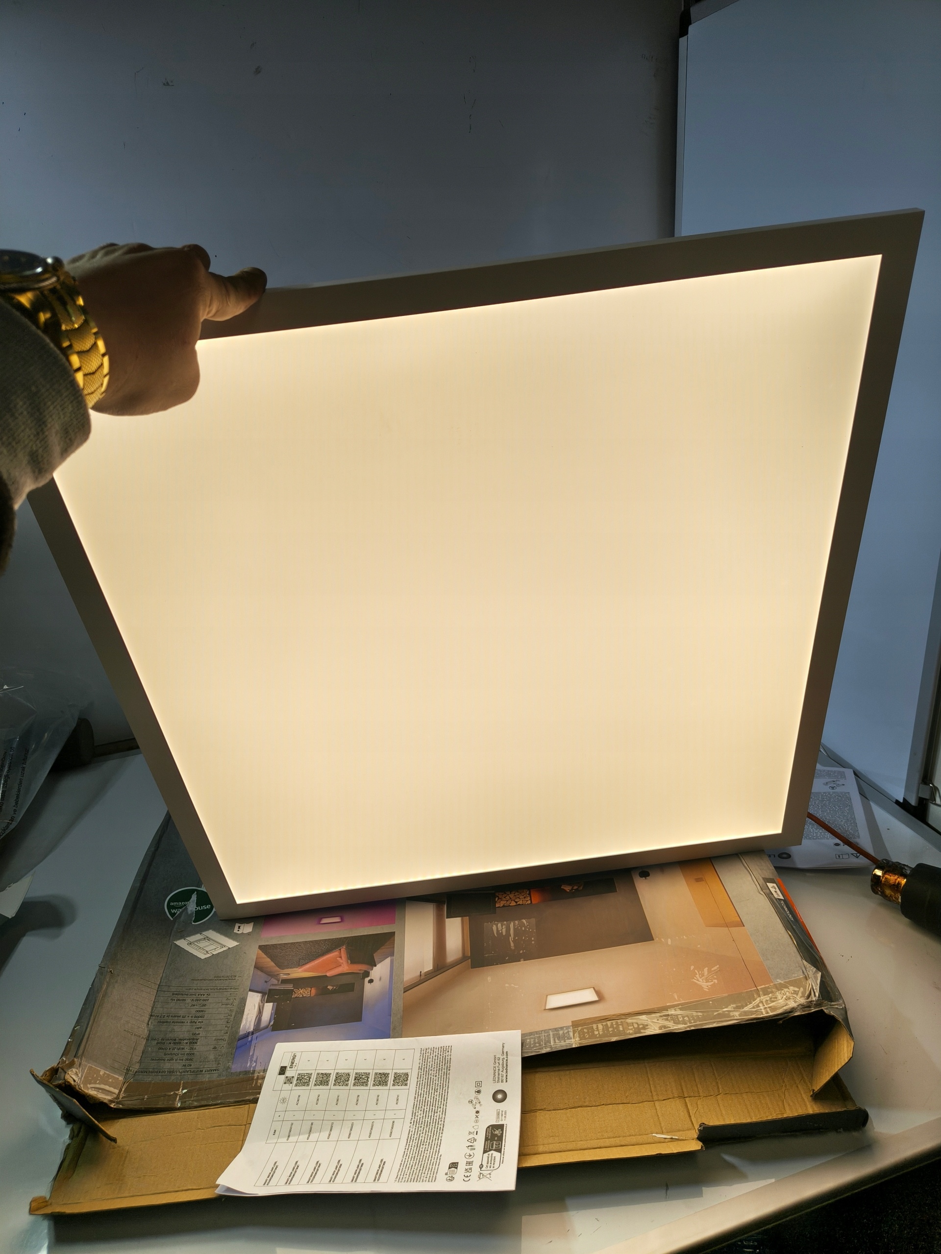Panel LED LEDVANCE SMART+ 60x60 RGB WiFi 40W 3950lm pilot — zdjęcie 3