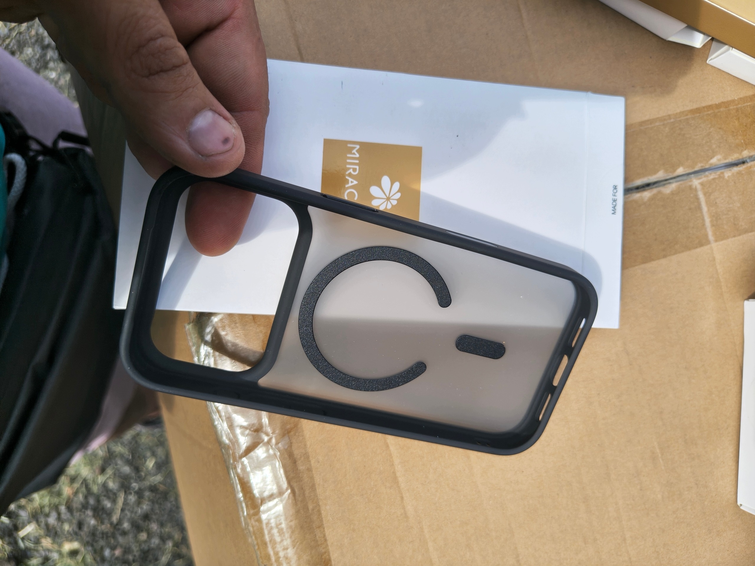 Etui MIRACASE MagSafe do iPhone 17 Pro Czarne Półprzezroczyste Case — zdjęcie 4