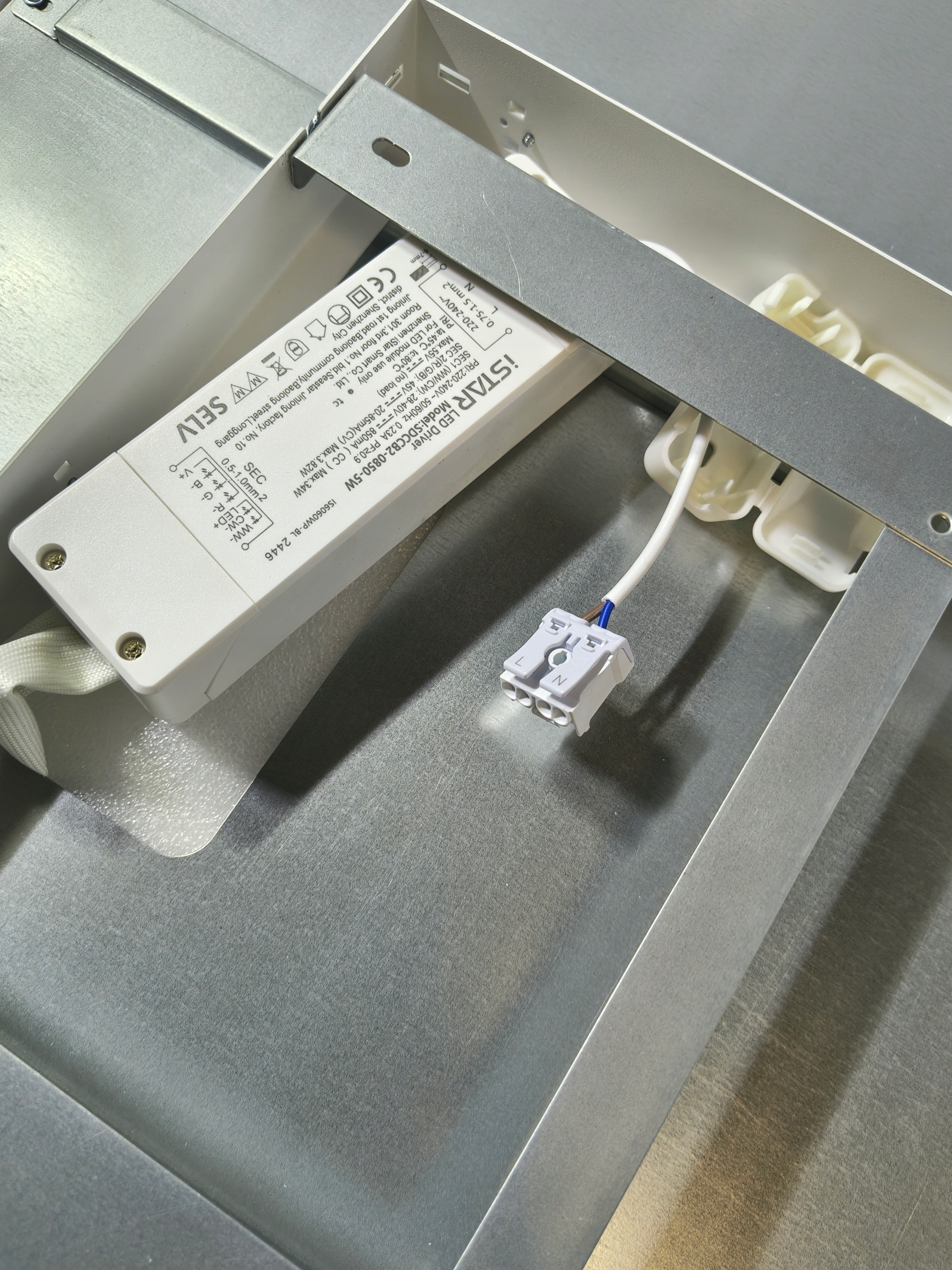 Panel LED LEDVANCE SMART+ 60x60 RGB WiFi 40W 3950lm pilot — zdjęcie 4