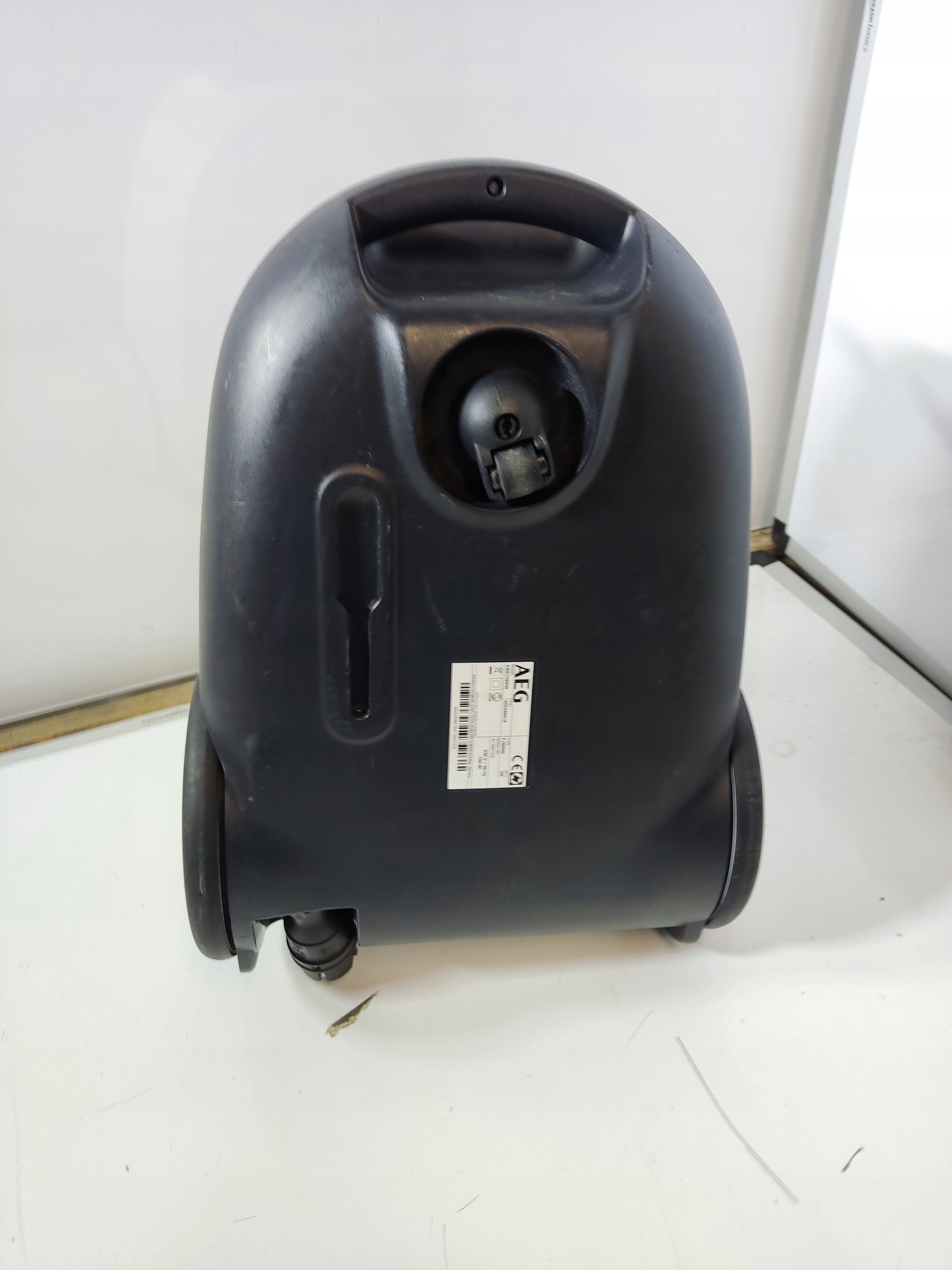 AEG AB61H6SW odkurzacz workowy 800W HEPA regulacja mocy komplet — zdjęcie 6