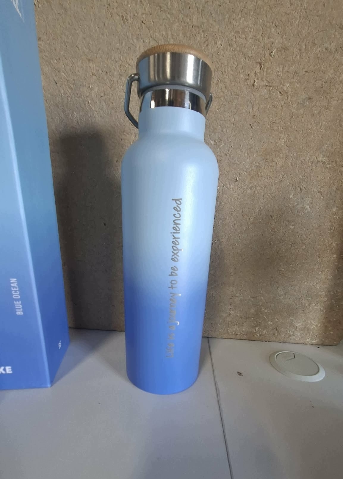 HUIIKE Butelka na wodę 750 ml stal nierdzewna 3 korki niebieska — zdjęcie 3