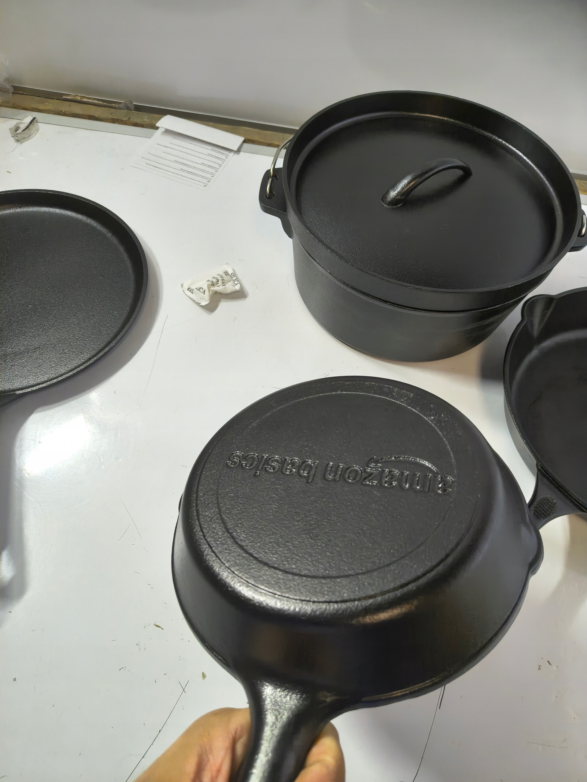 Zestaw naczyń żeliwnych Amazon Basics 5 elementów patelnie garnek grill — zdjęcie 11