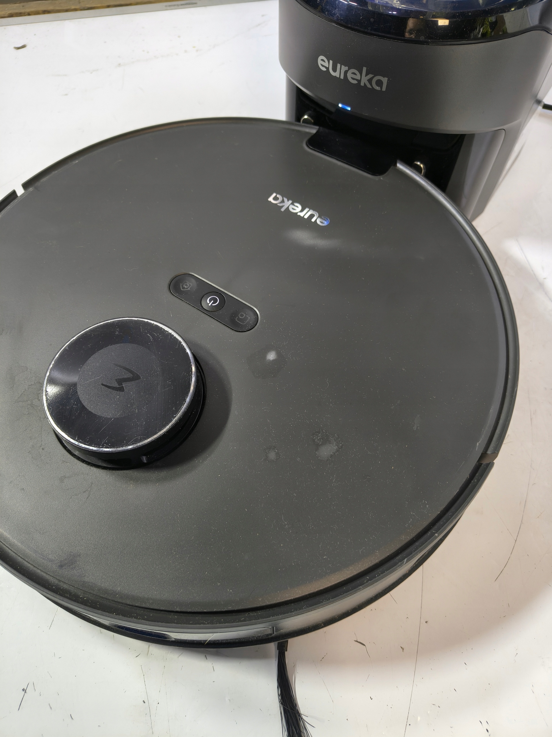 Robot sprzątający Eureka NERE10S czarny Mopujący Stacja opróżniająca — zdjęcie 11