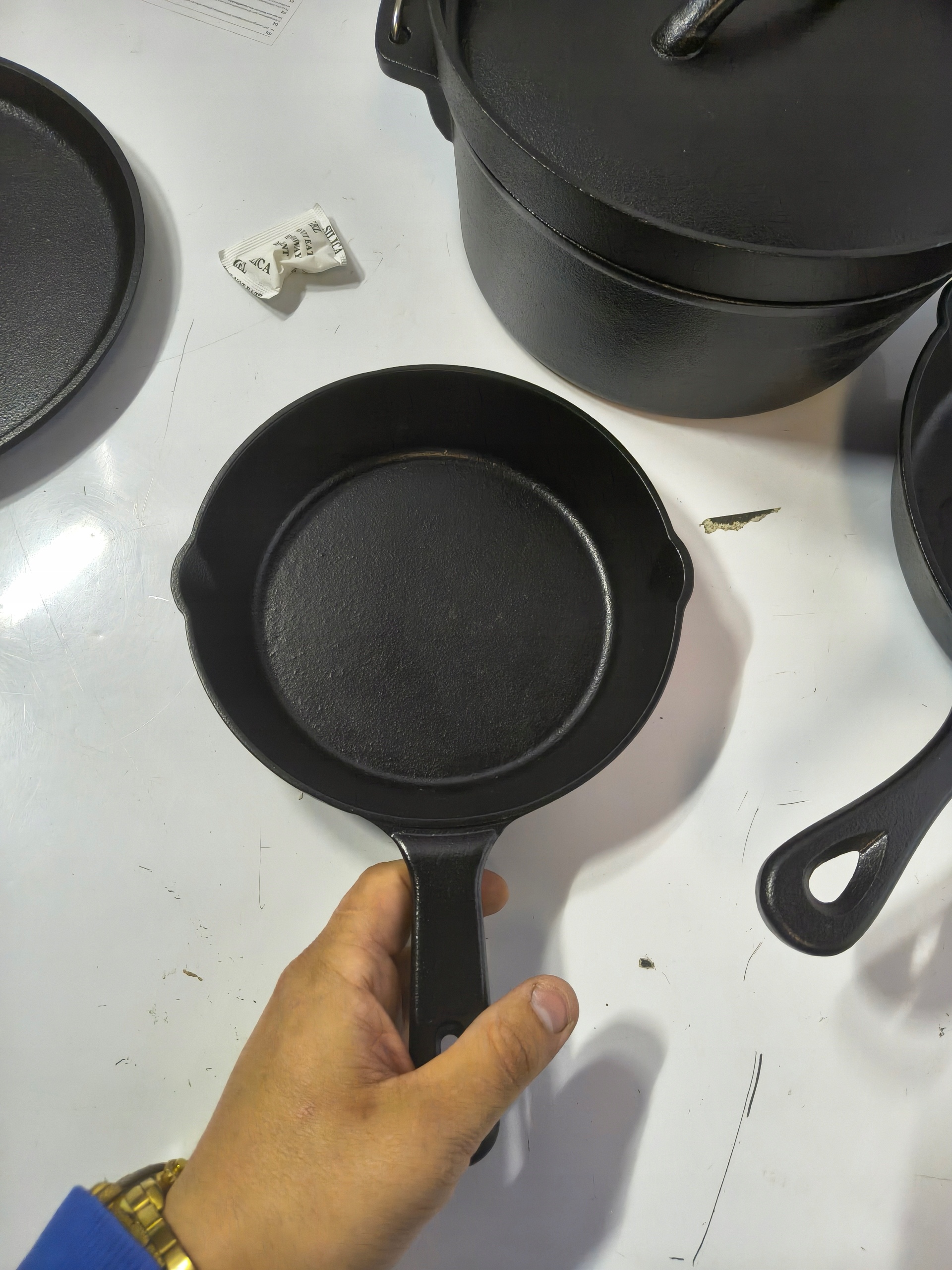 Zestaw naczyń żeliwnych Amazon Basics 5 elementów patelnie garnek grill — zdjęcie 10