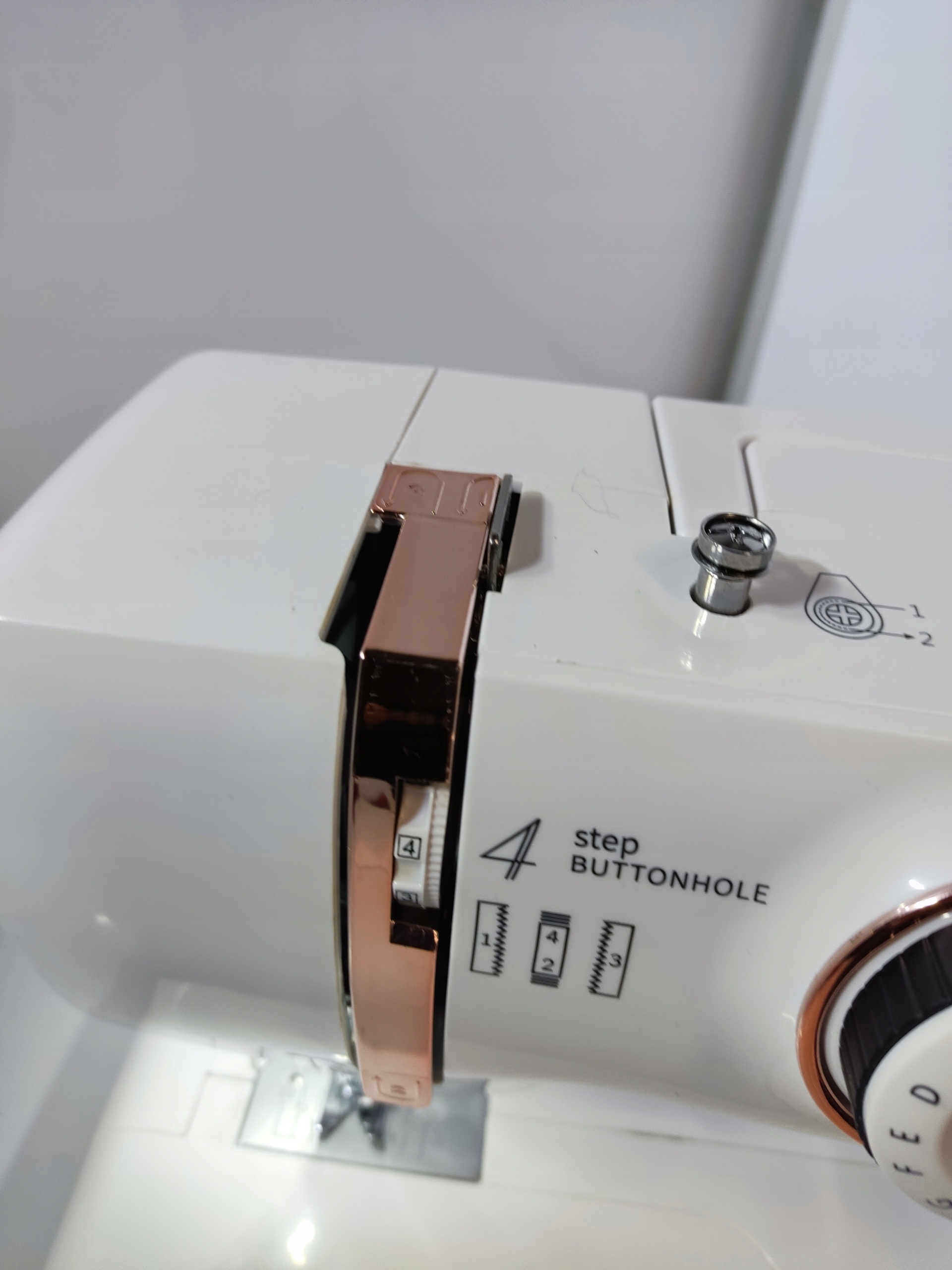 HONKON E300 maszyna do szycia elektryczna 12 ściegów kompaktowa — zdjęcie 8