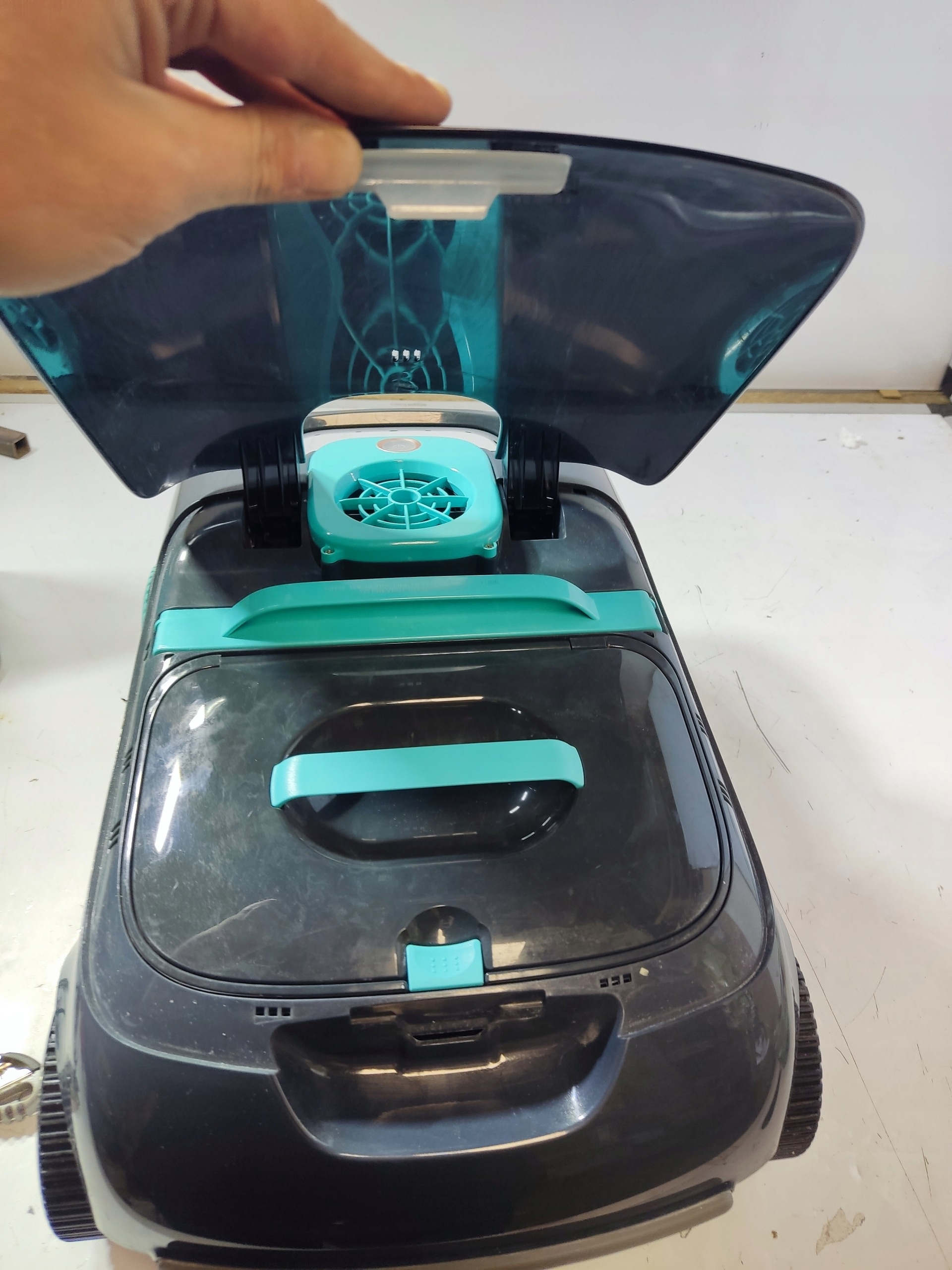 Robot do czyszczenia basenów Aiper Scuba E1 — zdjęcie 6