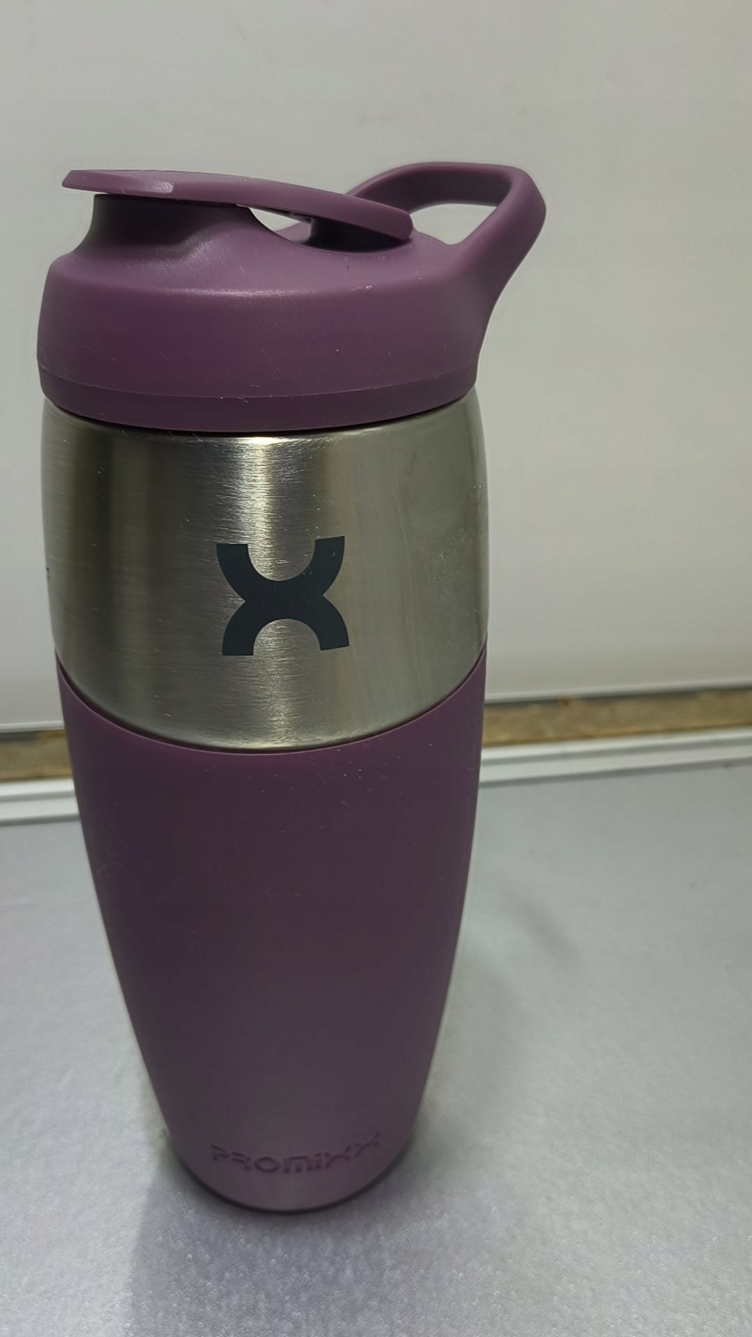 PROMiXX izolowana butelka na wodę ze stali nierdzewnej 550 ml — zdjęcie 3